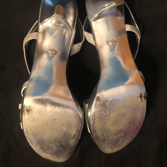 Heels - Picture 3 of 3